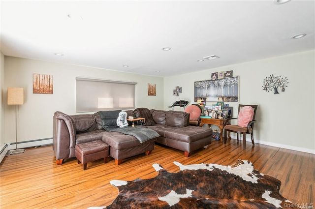 1040 Cedarhurst Street, North Woodmere, NY 11581