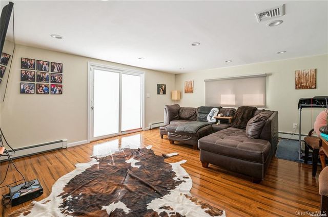 1040 Cedarhurst Street, North Woodmere, NY 11581