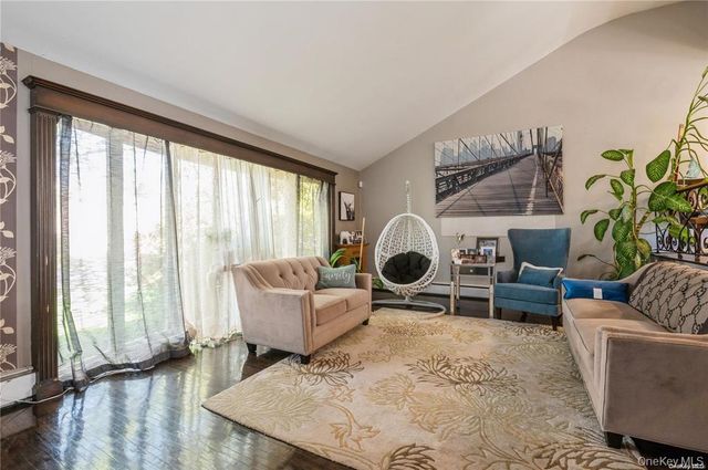 1040 Cedarhurst Street, North Woodmere, NY 11581