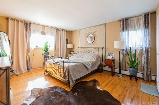 1040 Cedarhurst Street, North Woodmere, NY 11581