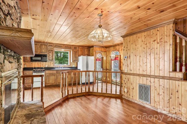 156 Simpson Lane, Maggie Valley, NC 28751