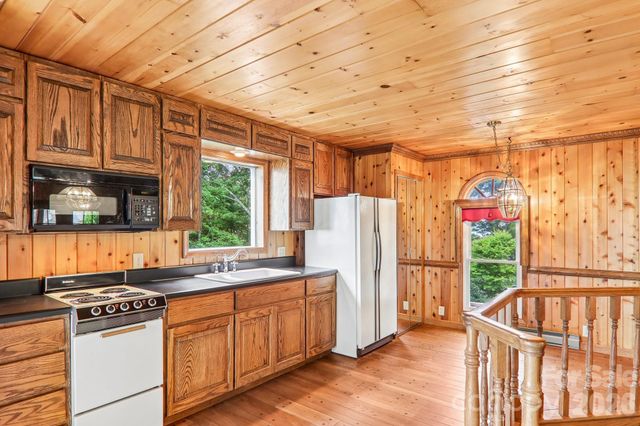 156 Simpson Lane, Maggie Valley, NC 28751