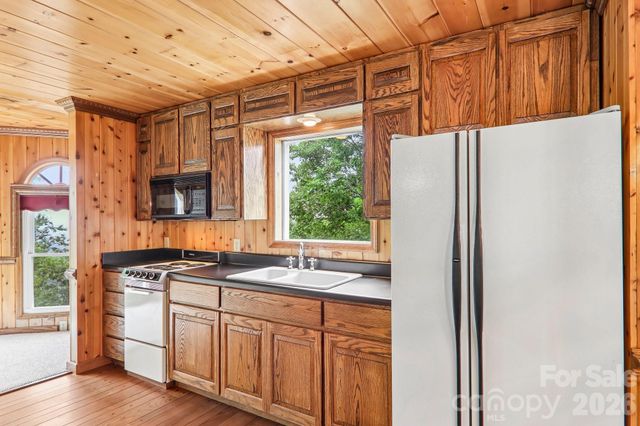 156 Simpson Lane, Maggie Valley, NC 28751