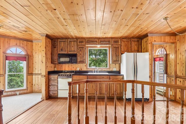 156 Simpson Lane, Maggie Valley, NC 28751