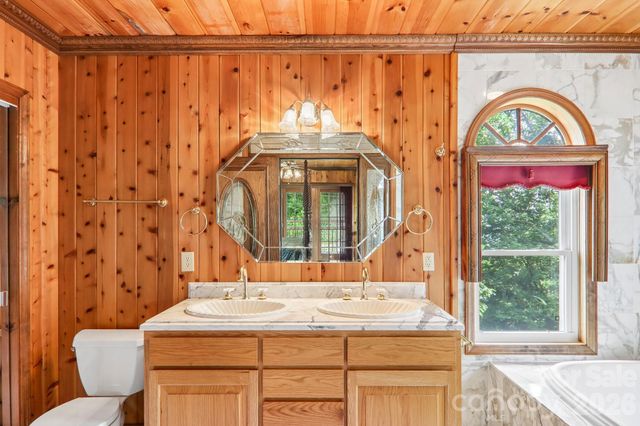 156 Simpson Lane, Maggie Valley, NC 28751