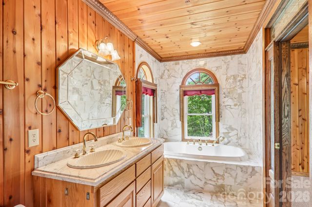 156 Simpson Lane, Maggie Valley, NC 28751