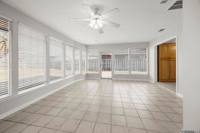 18596 White Oak Rd, Prairieville, LA 70769