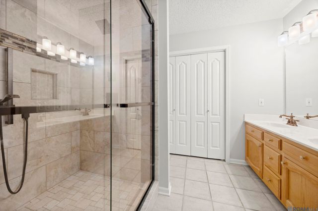 18596 White Oak Rd, Prairieville, LA 70769