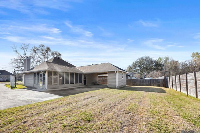 18596 White Oak Rd, Prairieville, LA 70769