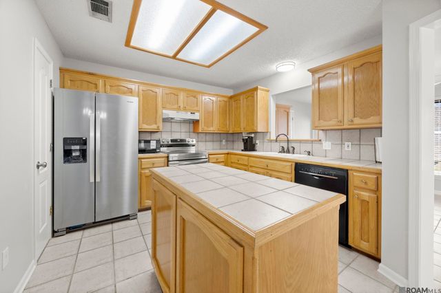 18596 White Oak Rd, Prairieville, LA 70769