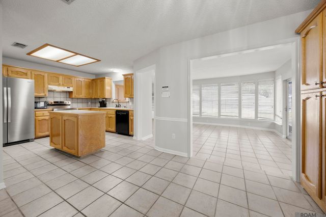 18596 White Oak Rd, Prairieville, LA 70769