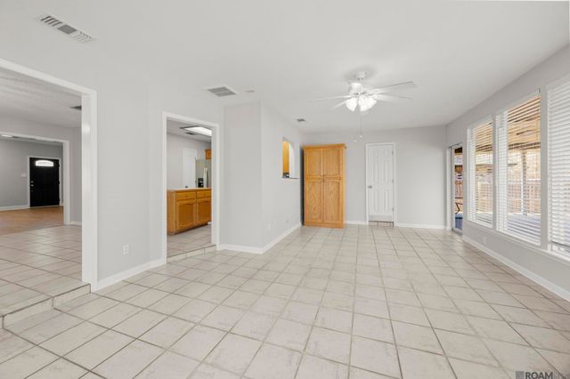 18596 White Oak Rd, Prairieville, LA 70769