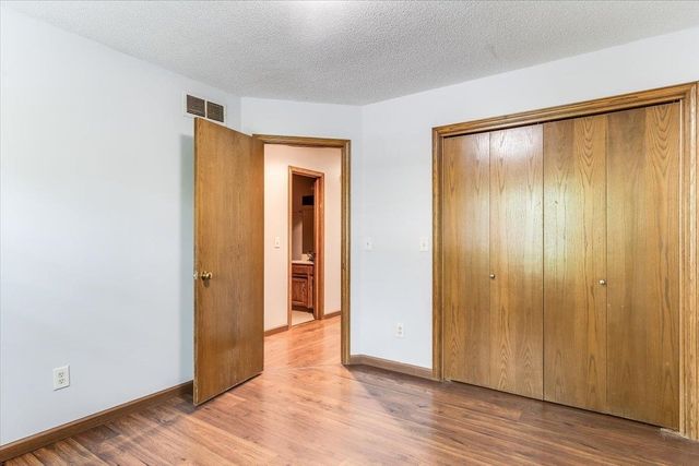 2366 N Vinegate Ct, Wichita, KS 67226