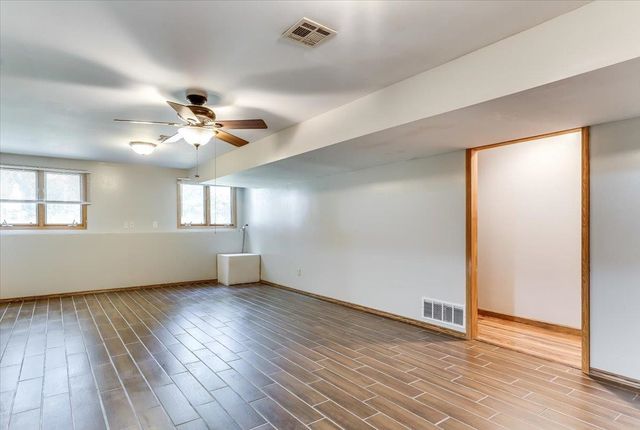 2366 N Vinegate Ct, Wichita, KS 67226