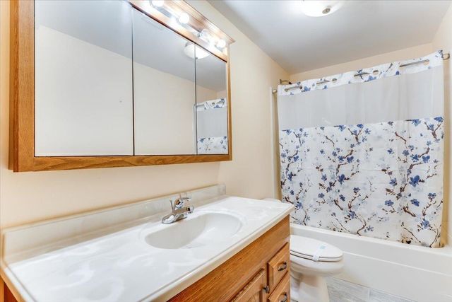 2366 N Vinegate Ct, Wichita, KS 67226