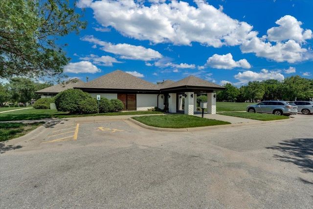 2366 N Vinegate Ct, Wichita, KS 67226