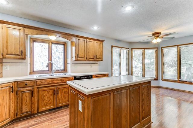 2366 N Vinegate Ct, Wichita, KS 67226