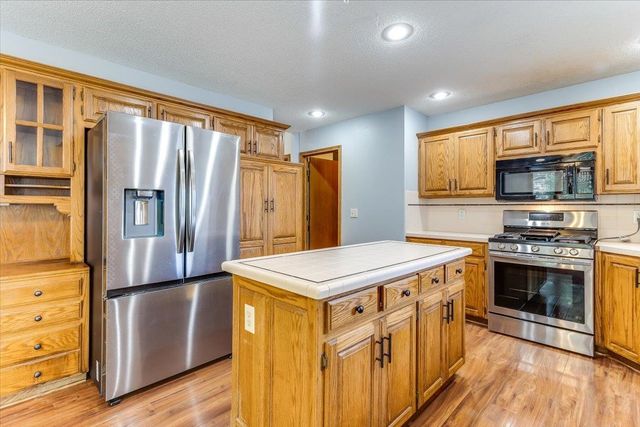 2366 N Vinegate Ct, Wichita, KS 67226