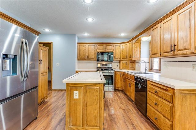 2366 N Vinegate Ct, Wichita, KS 67226