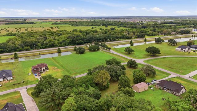 102 Lakeland Circle, Rosharon, TX 77583