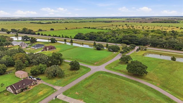 102 Lakeland Circle, Rosharon, TX 77583