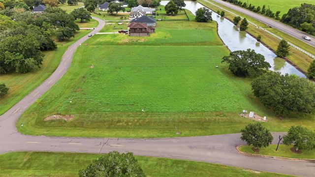 102 Lakeland Circle, Rosharon, TX 77583