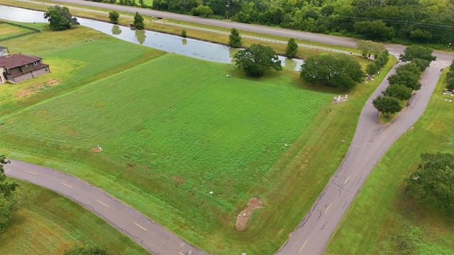 102 Lakeland Circle, Rosharon, TX 77583
