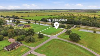 102 Lakeland Circle, Rosharon, TX 77583