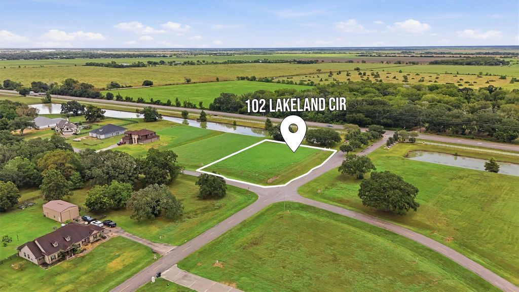 102 Lakeland Circle, Rosharon, TX 77583