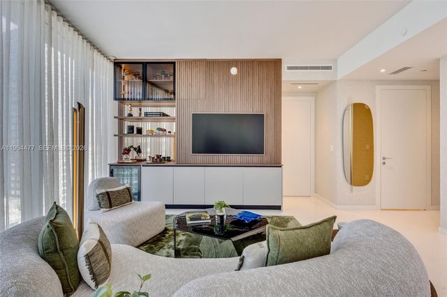 300 Biscayne Blvd Way 5008W, Miami, FL 33131