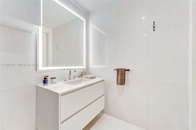 300 Biscayne Blvd Way 5008W, Miami, FL 33131