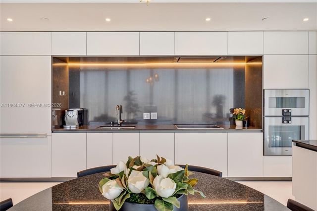 300 Biscayne Blvd Way 5008W, Miami, FL 33131