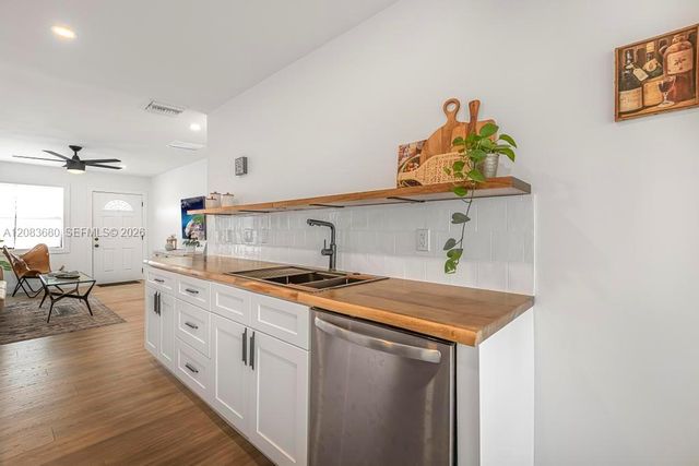 218 SW 10th Avenue, Delray Beach, FL 33444