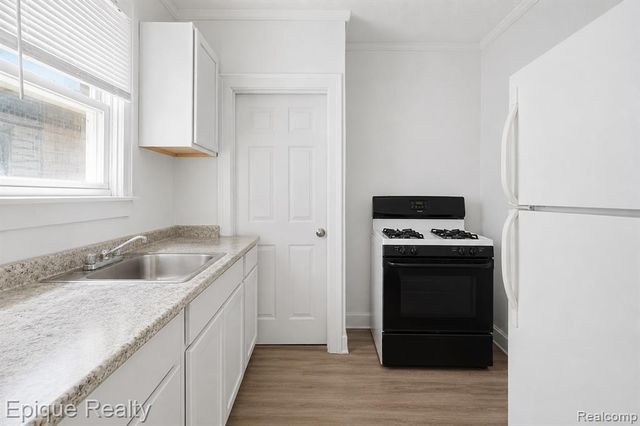 16901 Log Cabin Street, Highland Park, MI 48203
