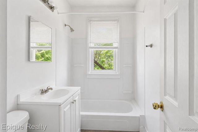 16901 Log Cabin Street, Highland Park, MI 48203