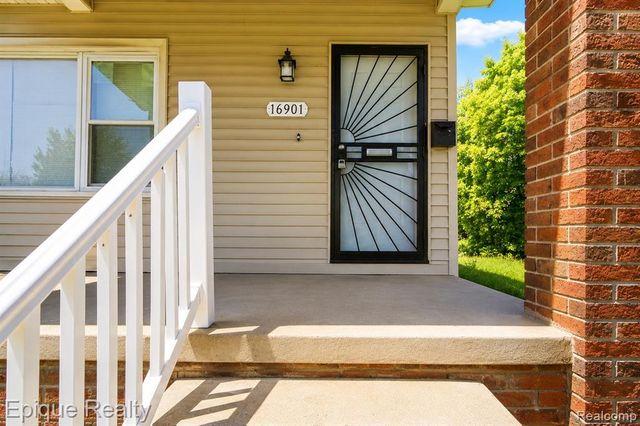 16901 Log Cabin Street, Highland Park, MI 48203
