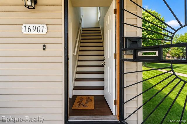 16901 Log Cabin Street, Highland Park, MI 48203