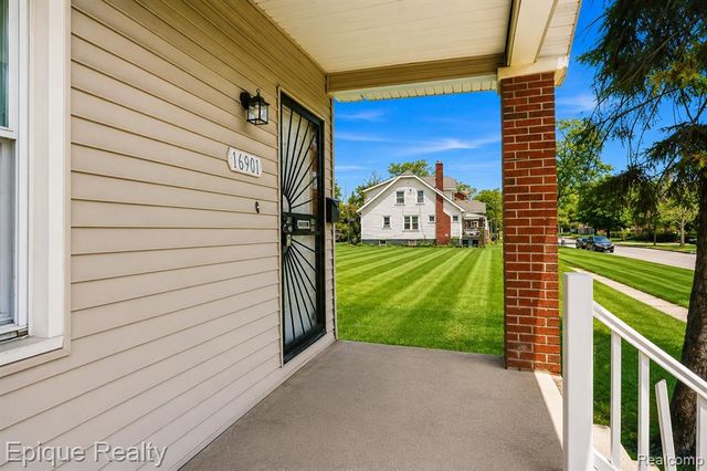 16901 Log Cabin Street, Highland Park, MI 48203