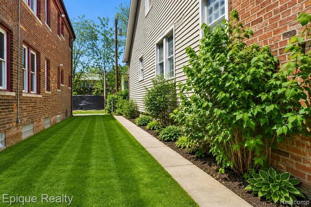 16901 Log Cabin Street, Highland Park, MI 48203