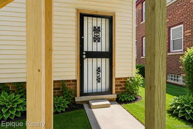 16901 Log Cabin Street, Highland Park, MI 48203