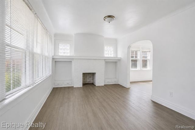 16901 Log Cabin Street, Highland Park, MI 48203