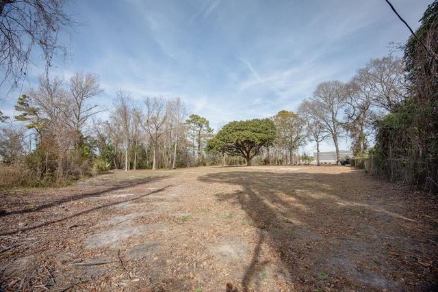 1327 Half Moon Ct., North Myrtle Beach, SC 29582