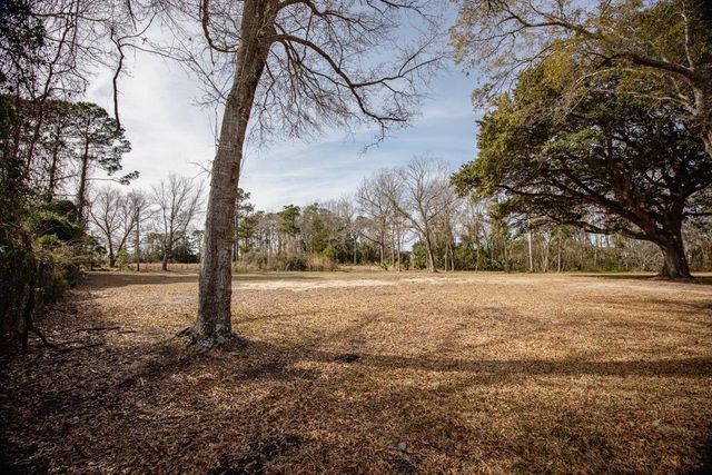 1327 Half Moon Ct., North Myrtle Beach, SC 29582