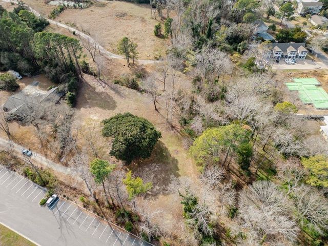 1327 Half Moon Ct., North Myrtle Beach, SC 29582