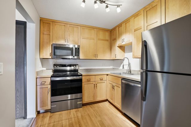 1855 Silver Bell Road 119, Eagan, MN 55122
