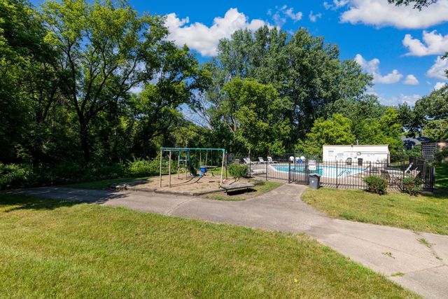 1855 Silver Bell Road 119, Eagan, MN 55122
