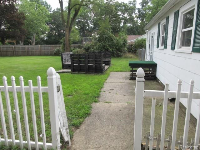 20284 Melrose Street, Southfield, MI 48075