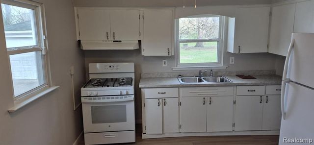 20284 Melrose Street, Southfield, MI 48075