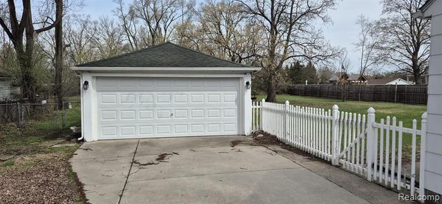 20284 Melrose Street, Southfield, MI 48075