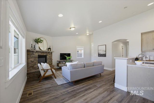 5317 W Lockner Dr, Eagle, ID 83616